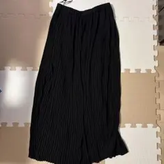 UNIQLO ブラック プリーツスカート