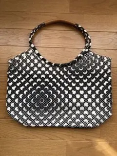 kura commonトートバッグ　ブラック×ホワイト　日本製　古着　月柄　花柄