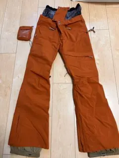 オレンジ スノーボードウェア 女性用