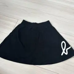 アニエスベー 黒のフレアスカート ロゴ付き