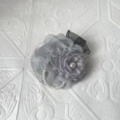 367 ハンドメイド コサージュ ビーズ　卒業式　入学式　グレー　フォーマル