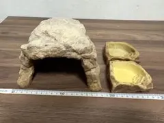 ロックシェルター L2 水入れ　爬虫類　両生類　エキゾテラ　ウォーターディッシュのサムネイル