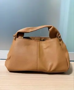 キャメル色ハンドバッグ ストラップ付き