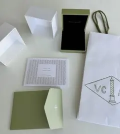 Van Cleef & Arpels ネックレスケース　外箱　カタログ冊子