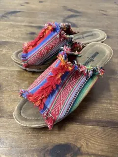 MINNETONKA ミネトンカ フリンジ サンダル マルチカラーのサムネイル