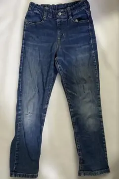 130cm 男の子　GU ジーンズ　膝破れあり