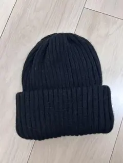 黒いリブ編みニット帽