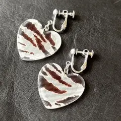 ハート型ゼブラ柄イヤリング