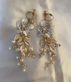 大人気！お花/イヤリング(ピアス変更可) 　ゴールド ウェディング 結婚式z