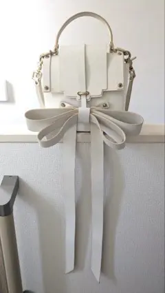 美品　NIELS PEERAER　ニールスペラール　М　リボン　ショルダーバッグ