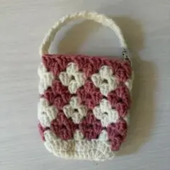 ミニバックチャームポーチ　かぎ編み　編み物　ハンドメイド