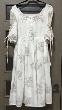 花柄ホワイトロングワンピース