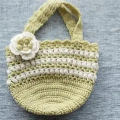 ハンドメイド　ミニバッグ　手芸店の既製品　編み物製　日本製