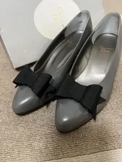 【Christian Dior】ディオール　グレー リボン付きパンプスのサムネイル