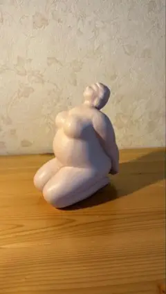 ヨガ　ポーズ　女性　陶器　置物