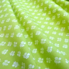 USAコットン　moda生地　ホワイトの小花　グラスグリーン