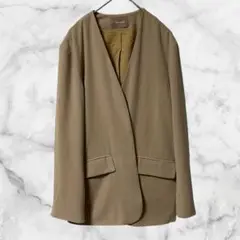 592 Alma Design スーツ　ノーカラージャケット　ベージュ M