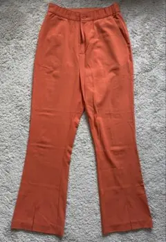 【ジーナシス】オレンジパンツ　スリットあり