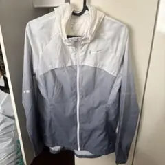Nike Shield フード付きウィンドブレーカー