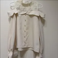 INGNI オフショルダークリーム色ブラウス