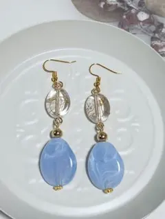 ピアス　(大きめ)　アクリル柄クリアビーズ&天然石調ビーズライトブルー