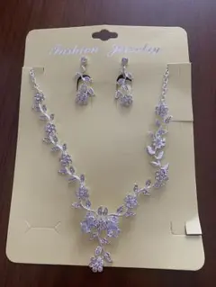 ウェディングアクセサリー　ティアライヤリングネックレス3点セット