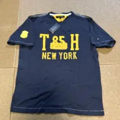 新品タグあり　トミーフィルフィガーのＴシャツ　紺　ネイビー