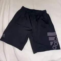 黒のショートパンツ ポケット付き