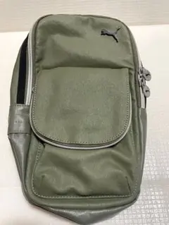 PUMA ボディバッグ オリーブグリーン 仕切り付き