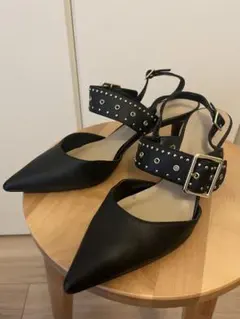CHARLS&KEITHスタッズ付きブラックポインテッドトゥサンダル