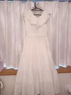 ホワイト フリル付き ロングワンピース