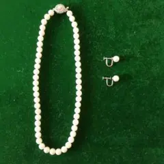 ホワイトパールネックレスとイヤリングセット
