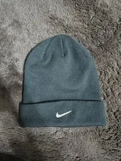 ナイキ　ニット帽　シルバーロゴ