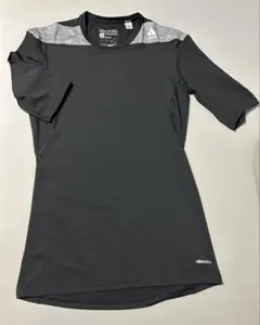 adidas techfit 半袖Tシャツ ブラックO