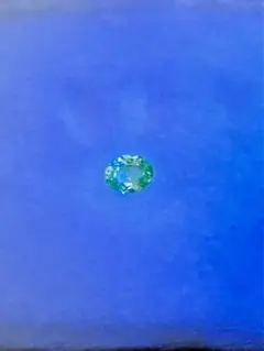 蛍光反応とカラーチェンジありのアパタイトオーバルカット0.30ct 約5×4mm