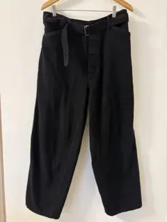 6302【美品】コモリ　ベルテッドデニム　23AW　ワイド　ブラックデニム　黒 COMOLI (コモリ) デニム ベルテッドパンツ