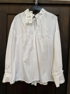 ZARAホワイト フリル付きシャツ 長袖