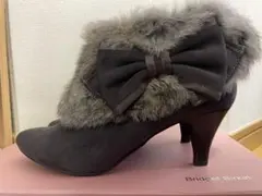 Bridget Birkin リボン付きブーツ グレー ブーティーのサムネイル