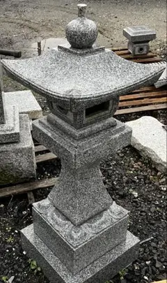 桜御影石 雪見灯籠 庭石 石 石材 鑑賞石 灯籠 蹲 置物 オブジェ - メルカリ