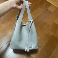 フリンジ付きハンドバッグ