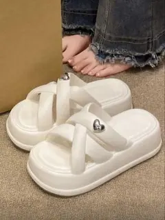 ホワイト 厚底 クロスストラップ サンダル