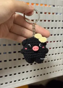 ハンドメイド　編みぐるみ　ブタさん　ブローチ　アルベロベロテイスト ハンドメイド 編みぐるみ がま口 ブタさん アルベロベロテイスト