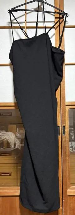 黒のノースリーブロングワンピース