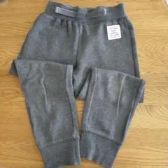 グレーのウエストゴム長ズボン