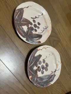 作家不明　手描き 葡萄文 皿 2枚セットのサムネイル