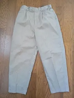 テーパードパンツ