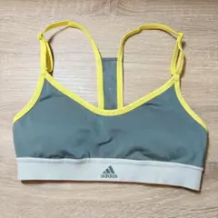 adidas スポーツブラ