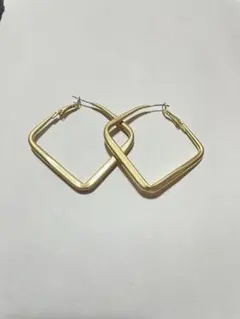 ゴールド スクエア型 メタルピアス