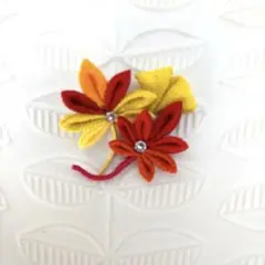 つまみ細工　紅葉と銀杏のブローチ 秋　ハンドメイド