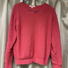 ショッキングピンクセーターUNIQLO